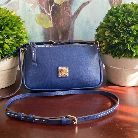 DOONEY & BOURKE "LEXI" 💙NAVY BLUE💙 LEATHER CONVERTIBLE CROSSBODY BAG 🌟EUC🌟 - Picture 6 of 17